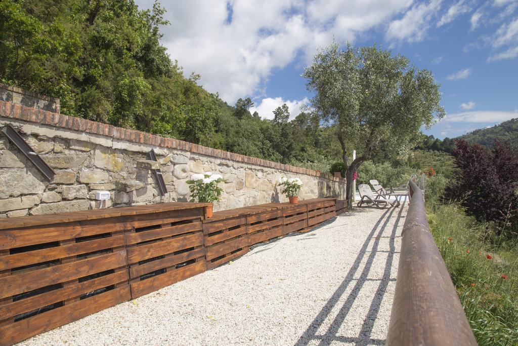 Podere Scoglio D'Oro Pescia Exteriör bild